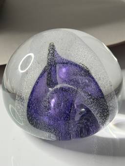 John Gibbons ⭐️ 🐠 Purple And Silver Art Glass Paperweight 2.5”