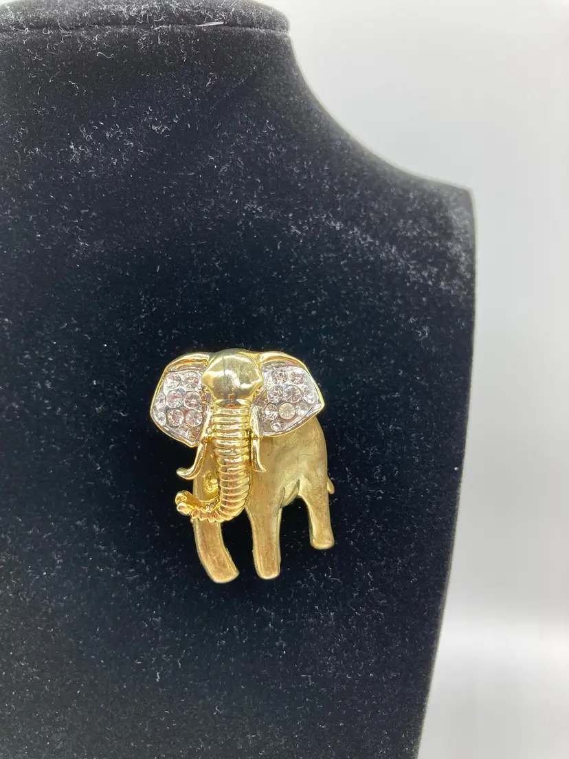 Vintage 3D Elephant zoo animal brooch pin rhinestone mirror finish gold tone
