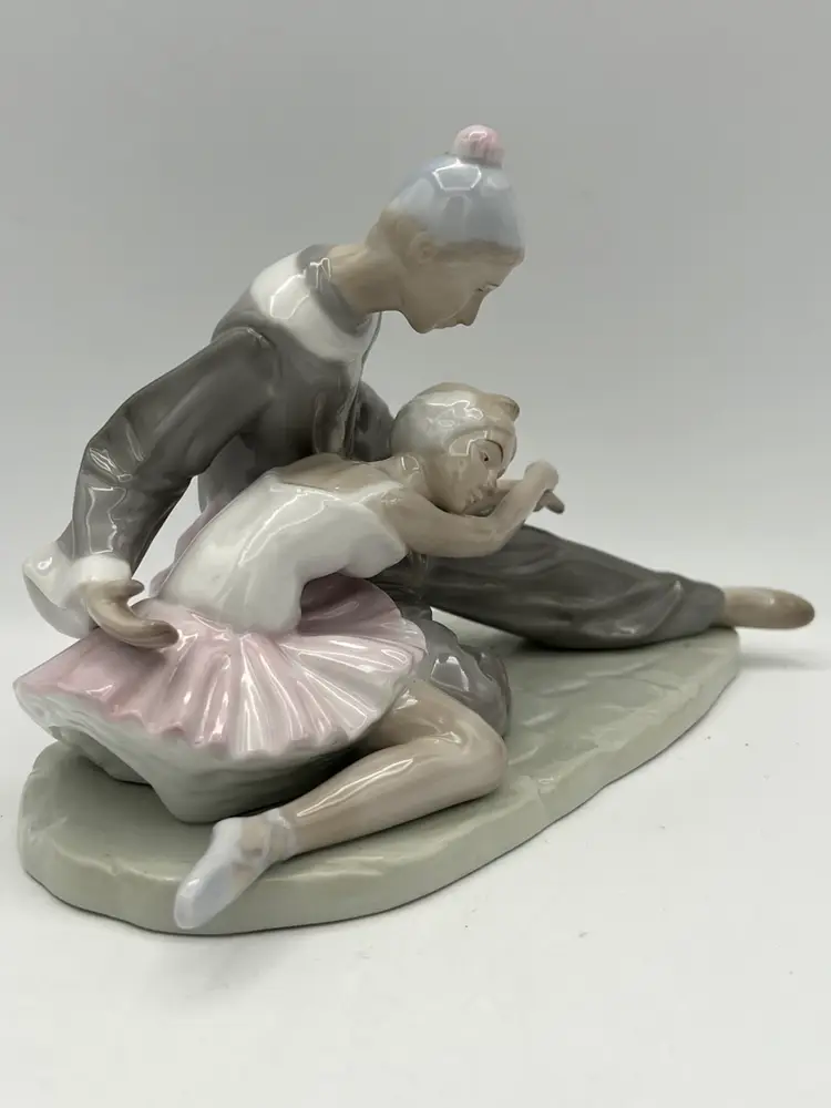 Porcelain Ballerina And Harlequin Loving Couple Figurine Lladró Style