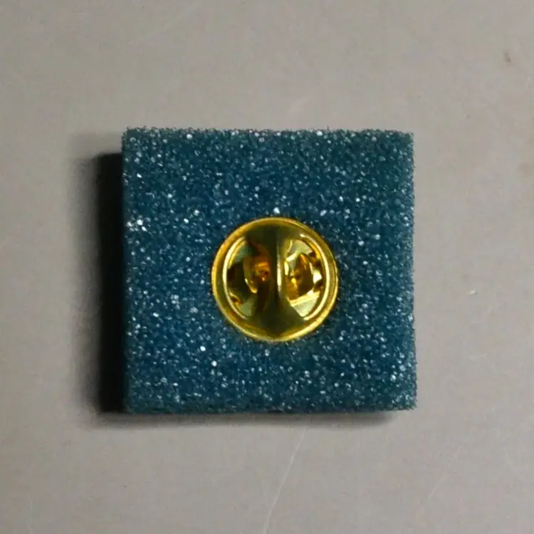 Vintage Gold Tone Pin New York City Display Case Clothing Decor Collectible