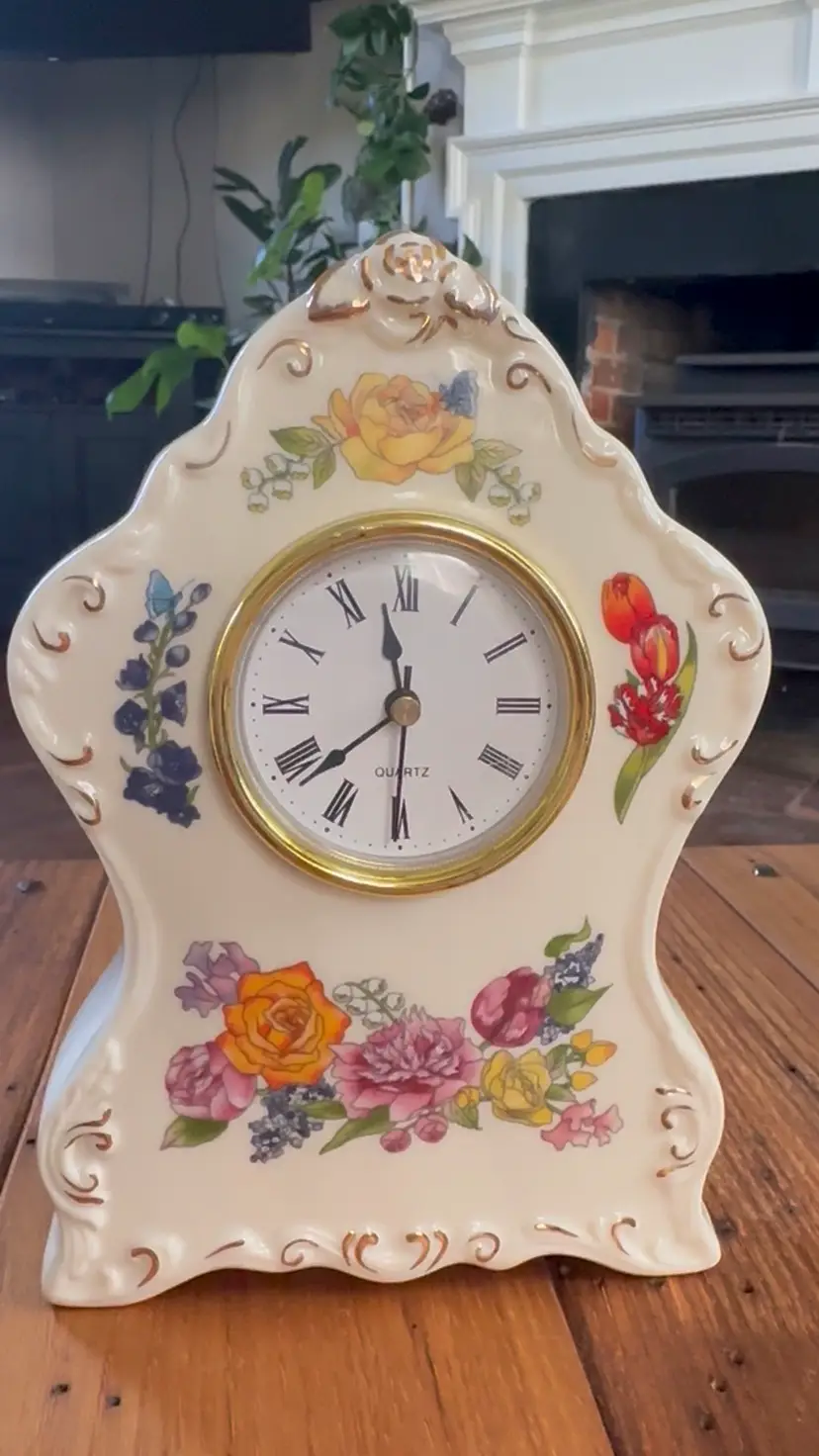 Vintage Romantic Flowers Avon Porcelain Quartz Desk Clock