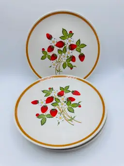 Vintage Strawberries N Cream Stoneware Dinner Plates-Made In Japan- Set Of 4