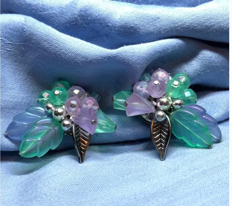 Vintage Lucite Clip On Earrings