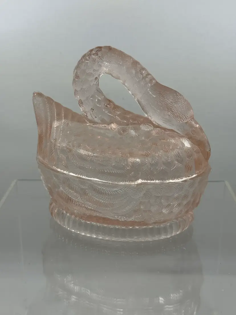 Pink Vintage Heisey glass swan-shaped lidded candy dish or vanity box, 5”x5”