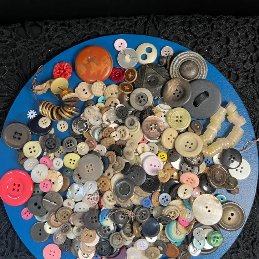 9.8 Oz Vintage Variety Buttons-Some Really Old, Some Really Unique..Lot 37