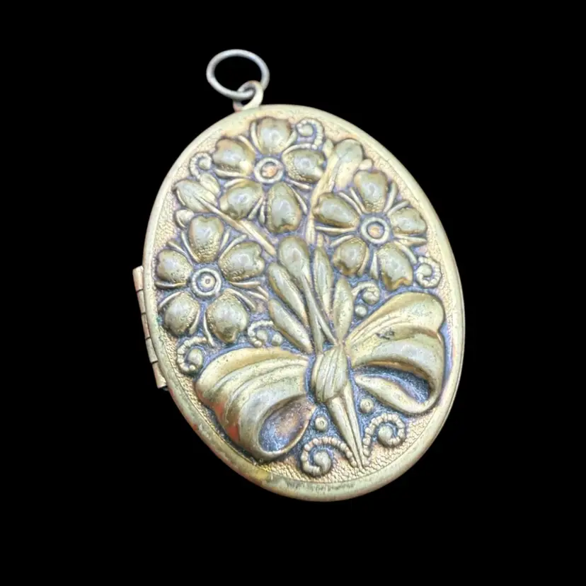 Vintage Art Nouveau Repousse Flower Locket