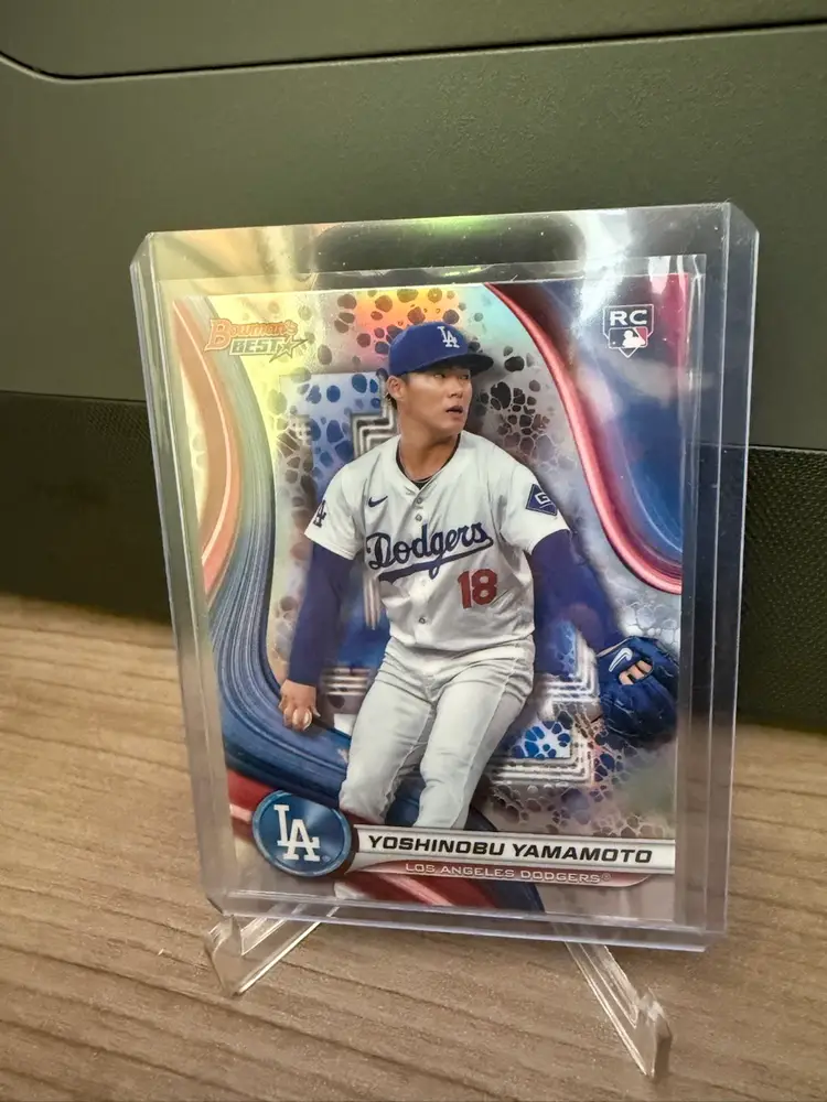 Yoshinobu Yamamoto 2024 Bowman Best Refractor Rookie.