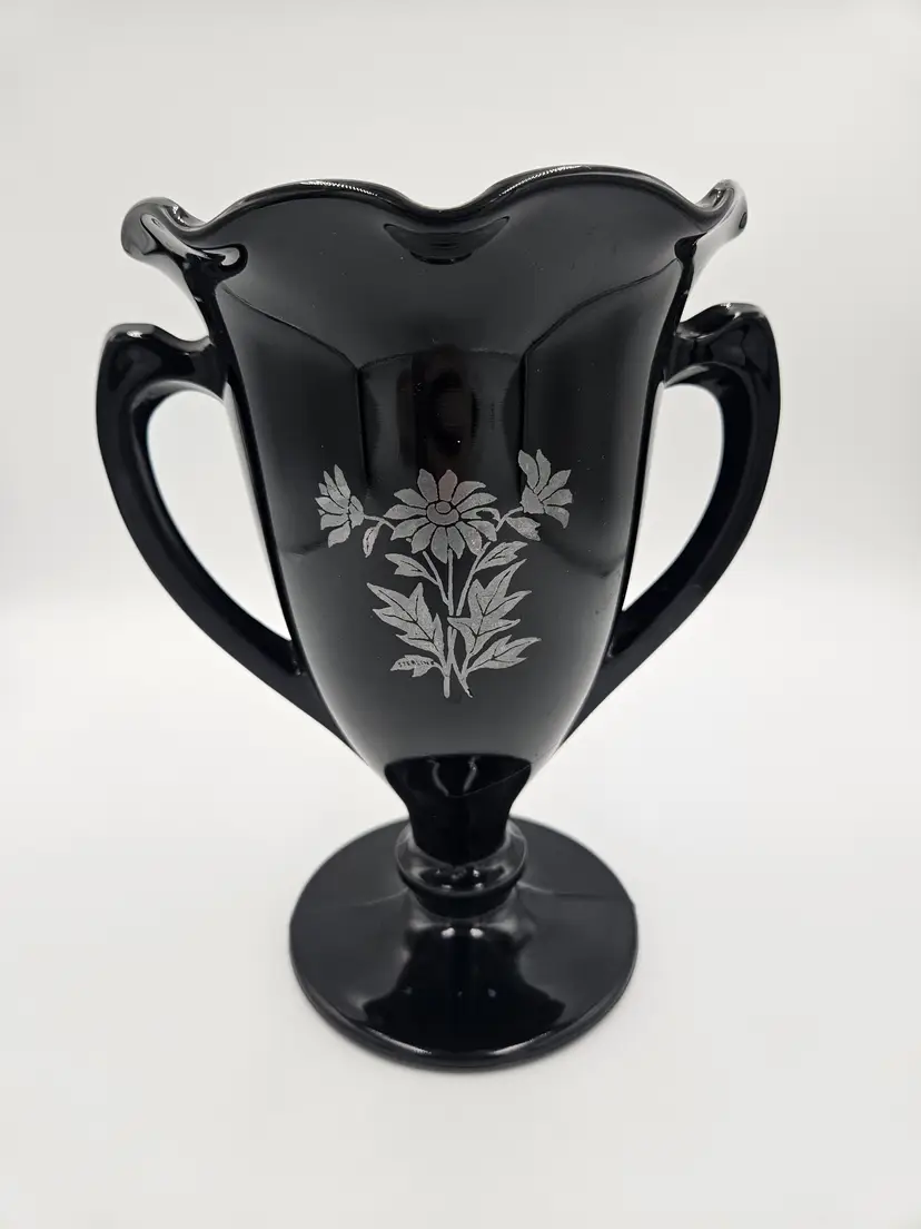 #A32 LE Smith Black Handled Urn