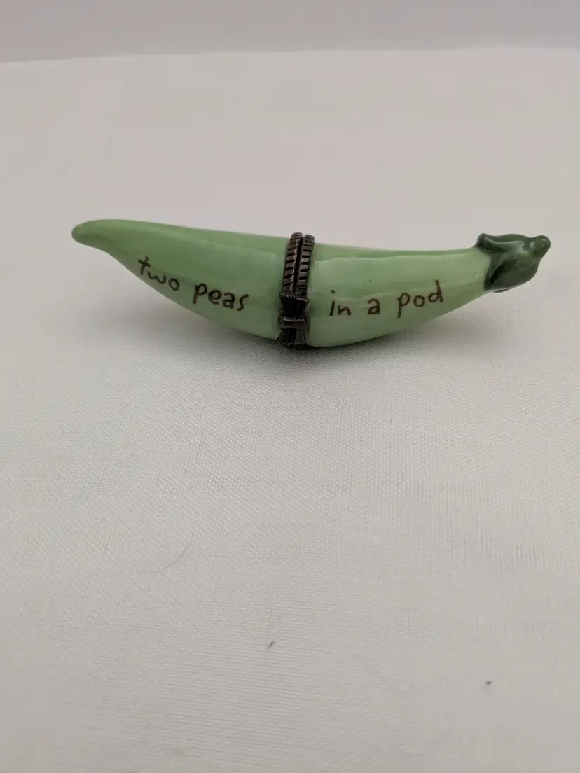 Two peas in a pod trinket box