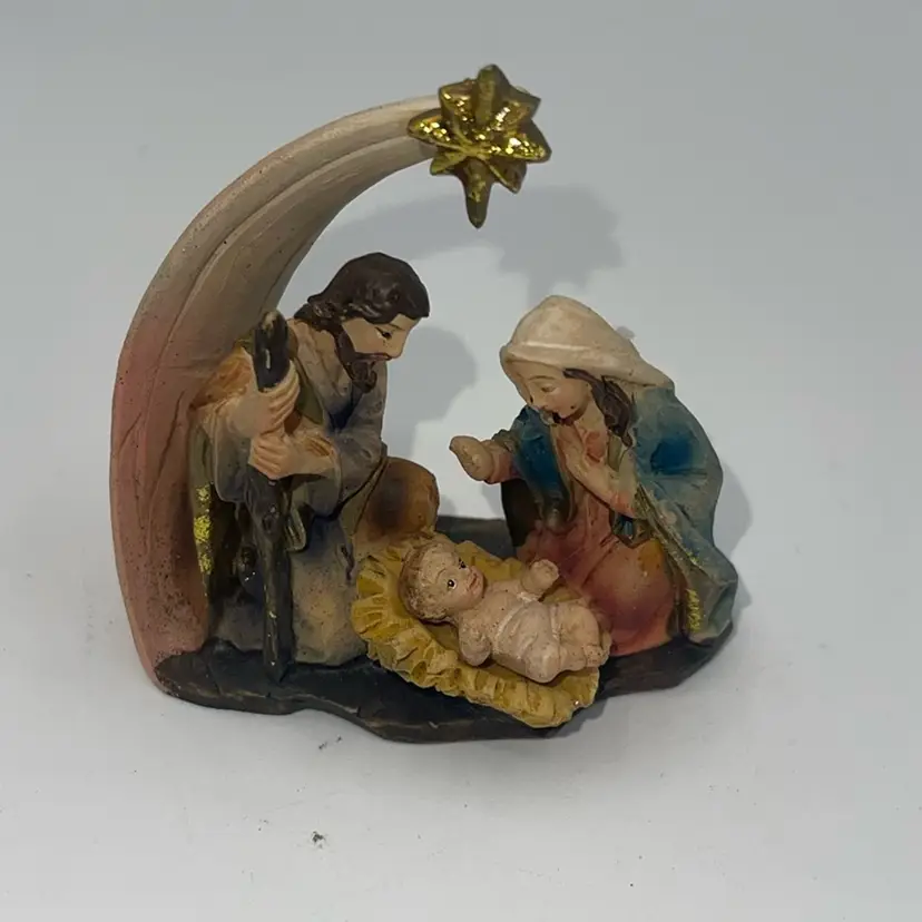 Nativity Scene Made Of Resin 2.75 Inches Tall
