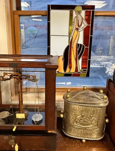 Shop With Uuwin At Shelle’s Jules Vintage