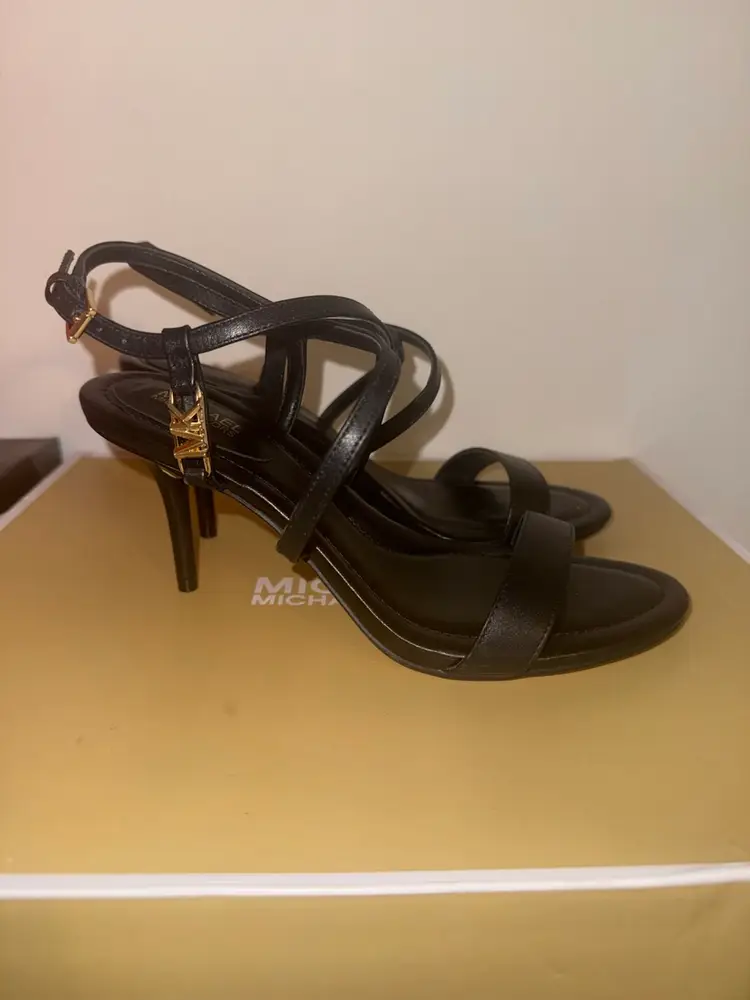 Michael Kors Veronica Sandal Size 6.5M