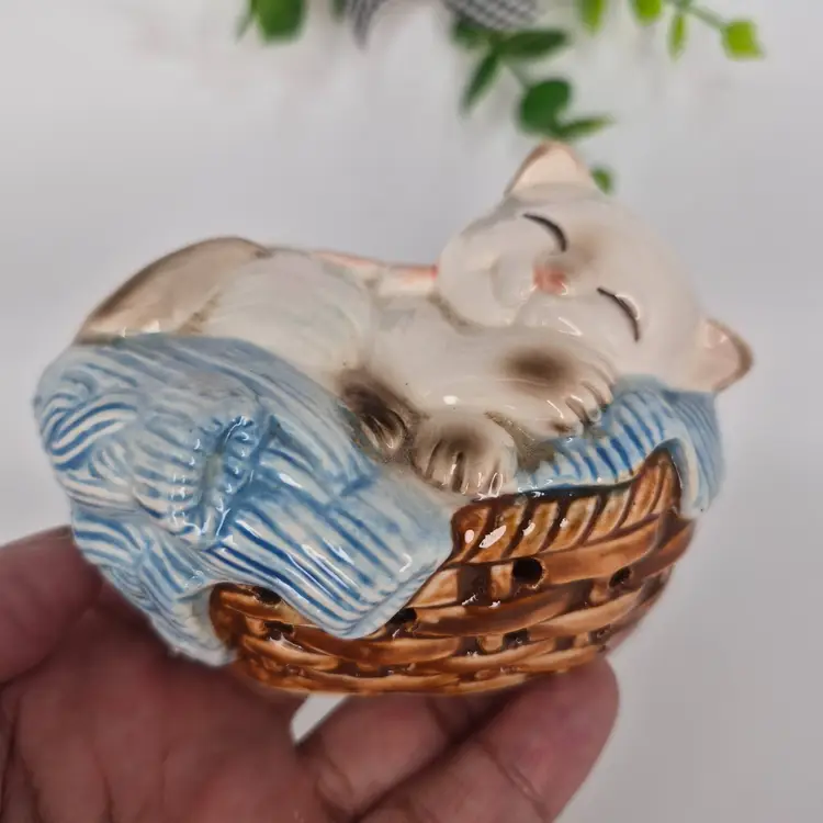 Avon Sleeping Cat In Basket 1983 Scent Beads