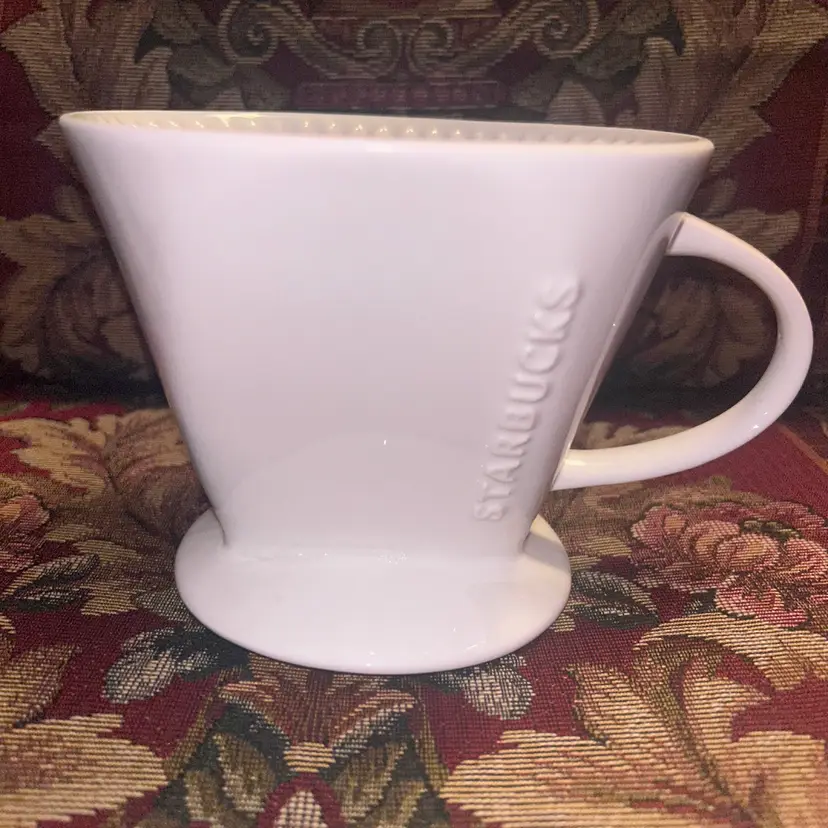 Starbucks Pour-Over Drip Filter #4 Coffee Maker Ceramic Cone Brewer White