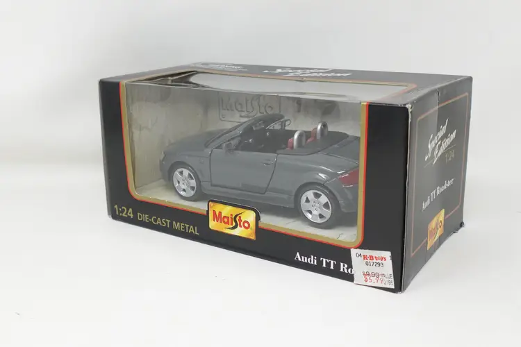 Audi TT Roadster Special Edition Maisto 1:24 Diecast 31978