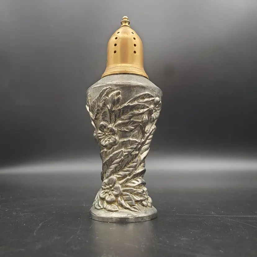 Single Salt Shaker Two-Tone