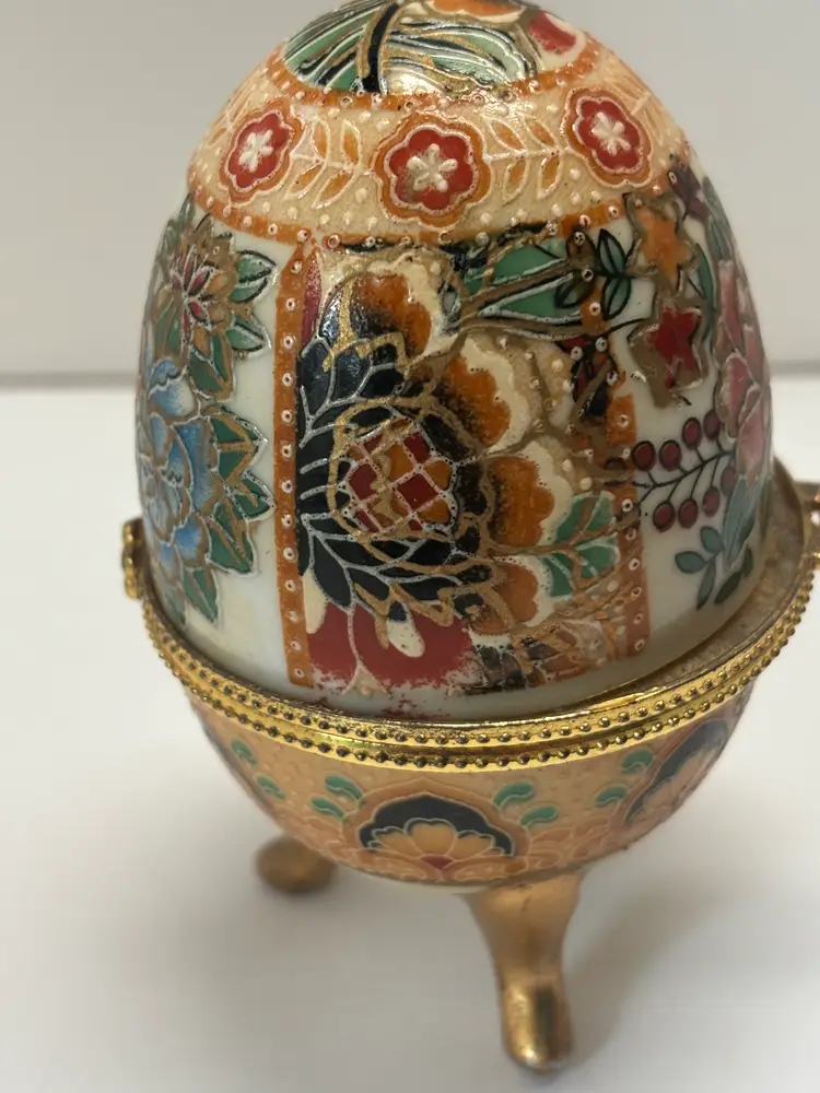 VTG Satsuma Hand Painted Enamel Moorage Footed Porcelain Trinket Box Egg