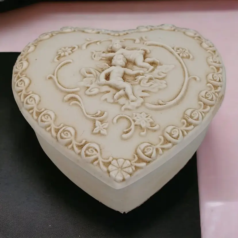 Lefton Ecru Bisque Porcelain Vanity Trinket Box Heart Shaped Floral Cherubs #212
