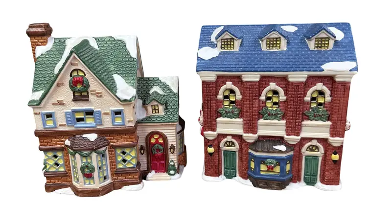 Grandeur Noel Illuminated Two Homes and 11 Accessory Piece Village