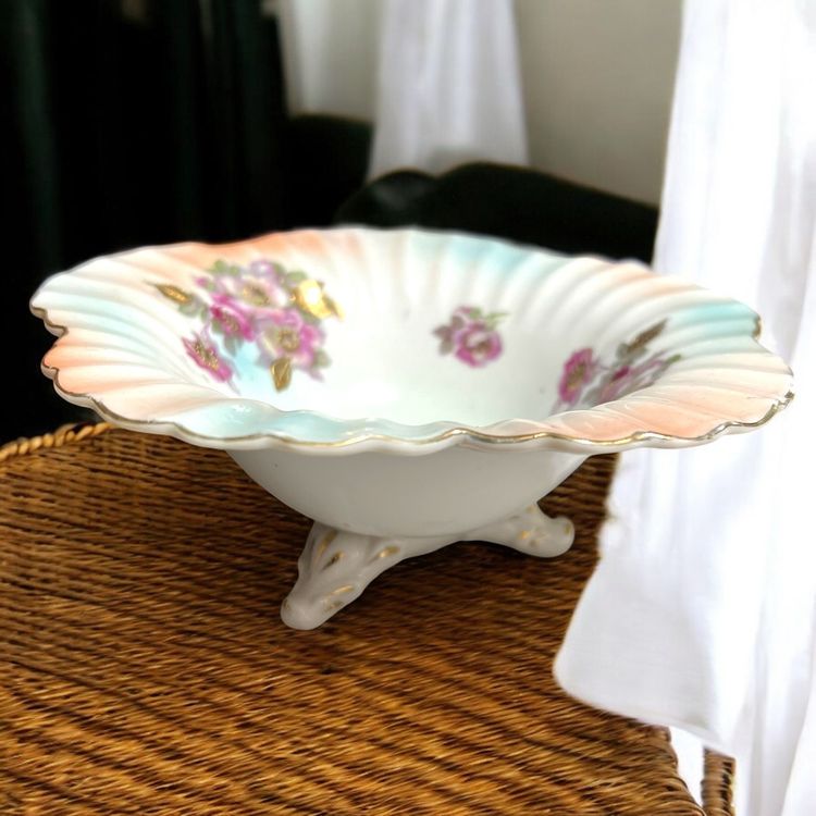 029 Vintage Porcelain Thames Japan Handpainted 3 Feet Floral Scalloped Bowl 7" X 3"