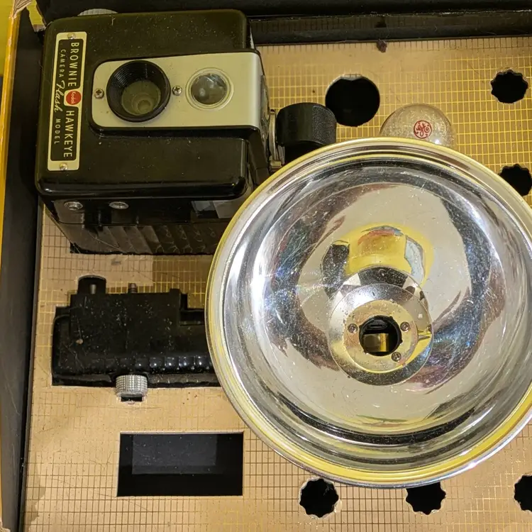 Kodak Brownie Hawkeye with Flash in the half in original packaging Untested