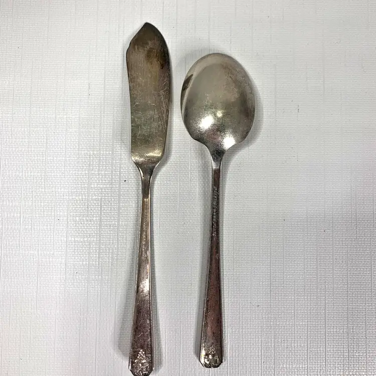 Oneida Prestige Bordeaux Master Butter Knife Silver Plate Teaspoon Vintage 1940s