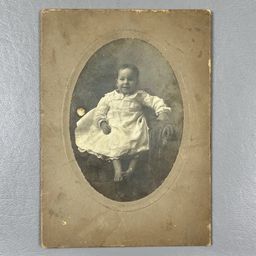 Antique Portrait Photo Sweet Barefoot Baby In Pretty Dress Cabinet Card 5x7"