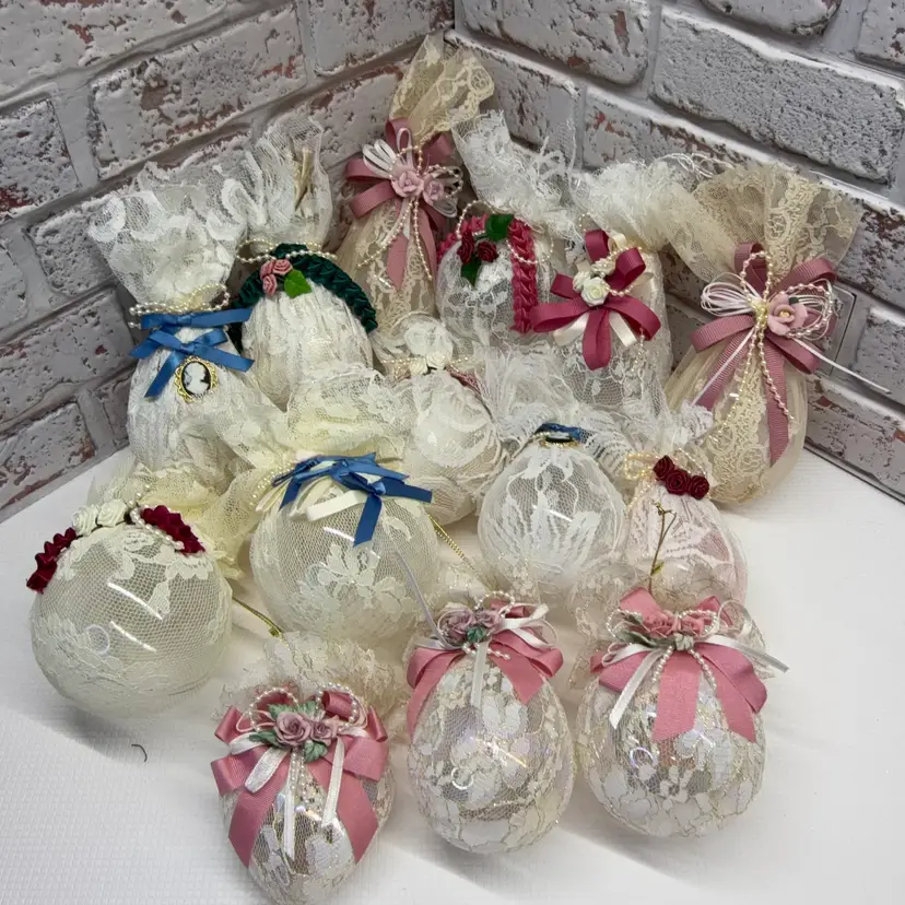 Get The Whole Lot Of Christmas Ornaments