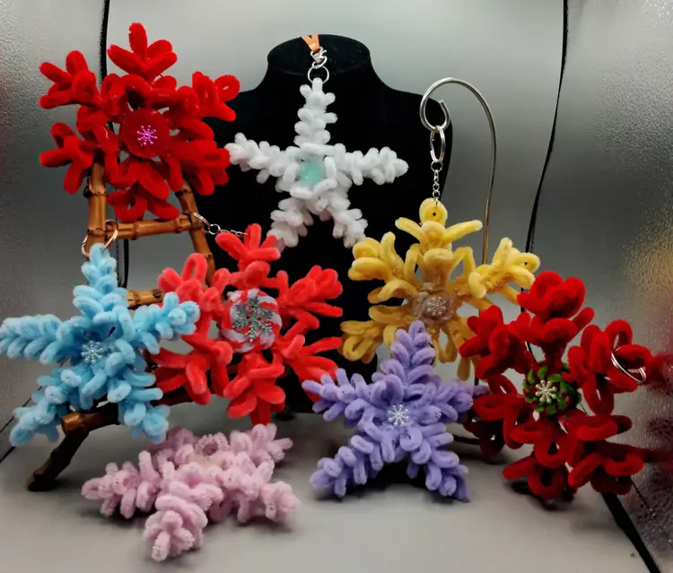 Pipecleaner Snowflake,  pipecleaner keychain, Ornament, or Gift Topper