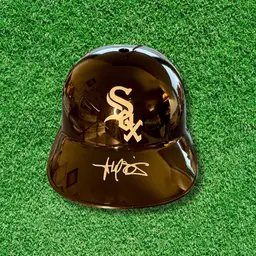 Harold Baines (Chicago White Sox) Signed & Authenticated Souvenir Replica Batting Helmet