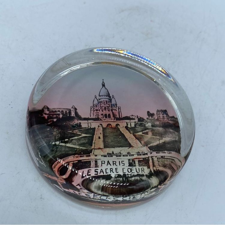#0042 - Antique Paris Le Sacre Coeur France Souvenir Octagonal
Art Glass Paperweight