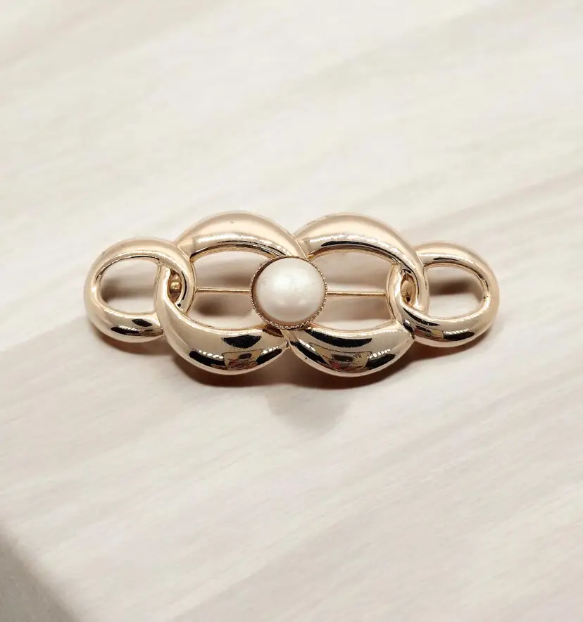 Vintage Gold Tone Faux Pearl Brooch Pin Graduated Circles Retro