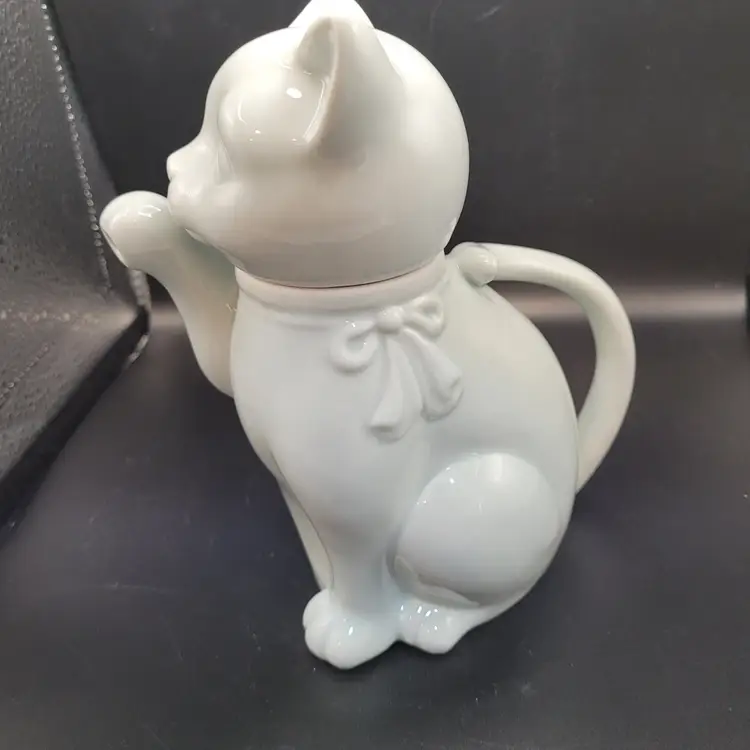 Porcelain Takahashi Hand Finished Cat Tea Pot Pale Green 3.5 x 7 inches