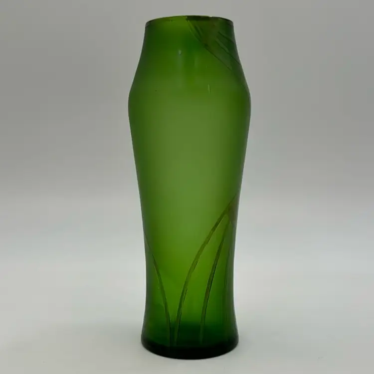 #01 Green Art Deco Vase It Looks To Be Very Old Could Not Find Any Information On This Pice