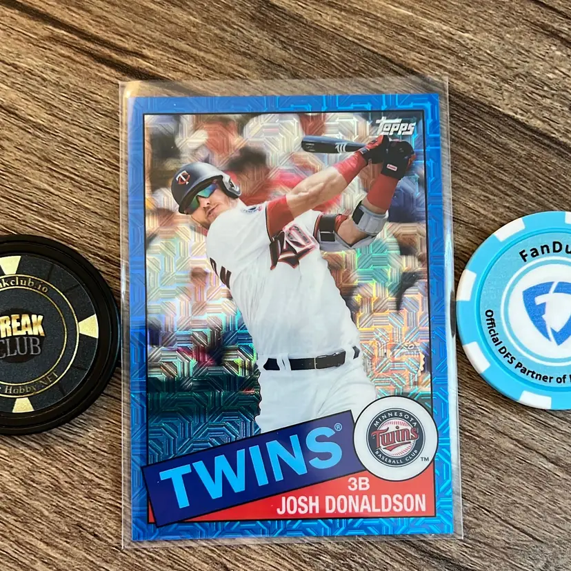 Josh Donaldson
2020 Topps Chrome
Silver Pack
Blue Refractor/150
Minnesota Twins
