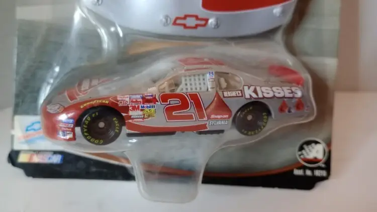 2004 Winner’s Circle Kevin Harvick #21 Hershey's Kisses Hood Series New 1:64