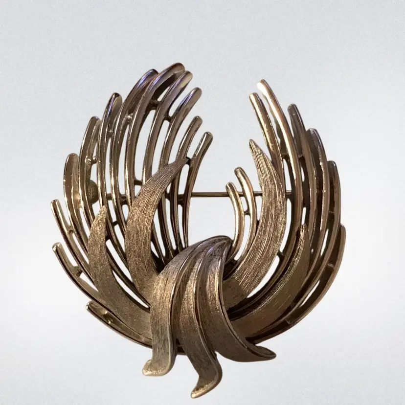 Vintage Trifari Two Tone Silver Abstract Feather Brooch 2 1/2” X 2 “”