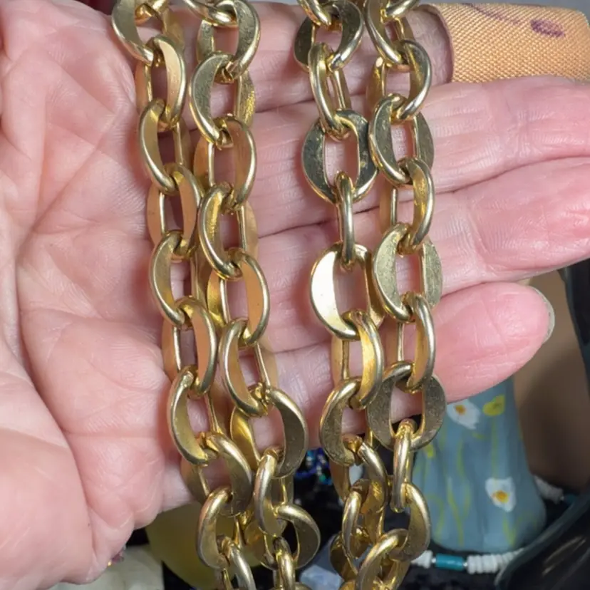 Gold Ton Link Chain 28”