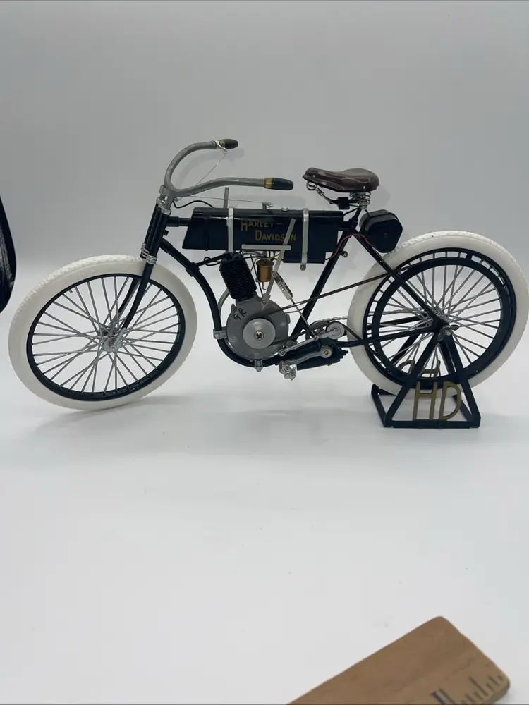 Harley Davidson 1:6 Diecast 1903-1904 Motorcycle Authentic Replica  Vintage