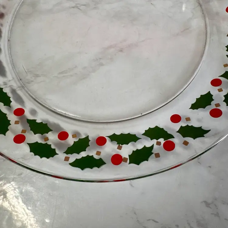 Set of Arcoroc France Christmas Holly 6 Mugs & 2 Dessert Plates