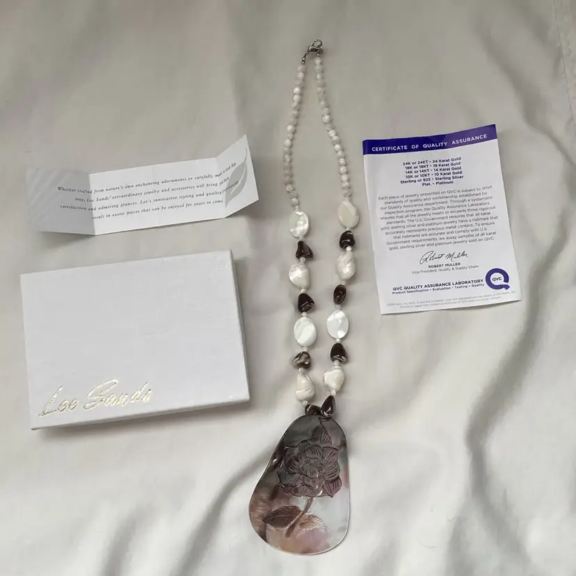 Lee Sands Vintage Mother of Pearl & Abalone Flower Pendant Necklace