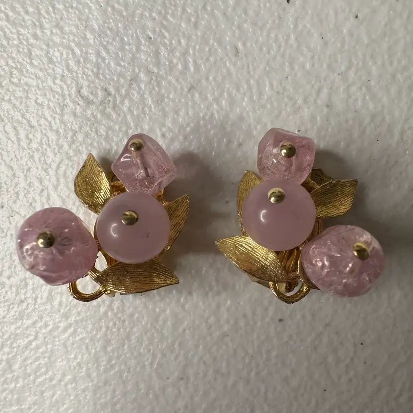 Vintage Gold Tone And Purpleish Pink Leaf Clip On Earrings