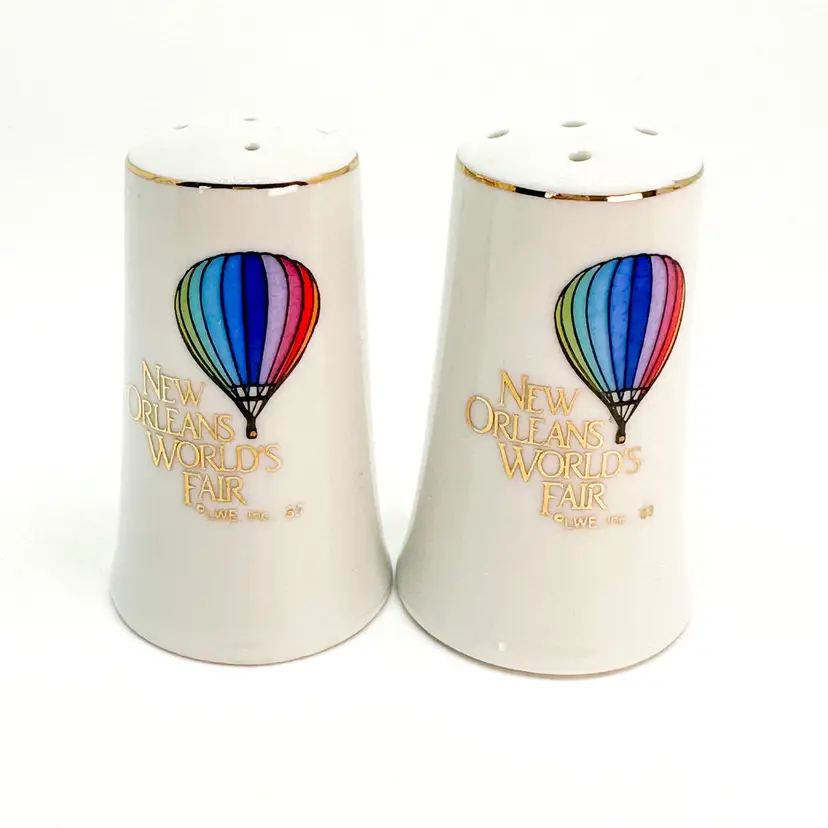 Vintage World's Fair New Orleans 1983 Hot Air Balloon Salt Pepper Shaker Set B25