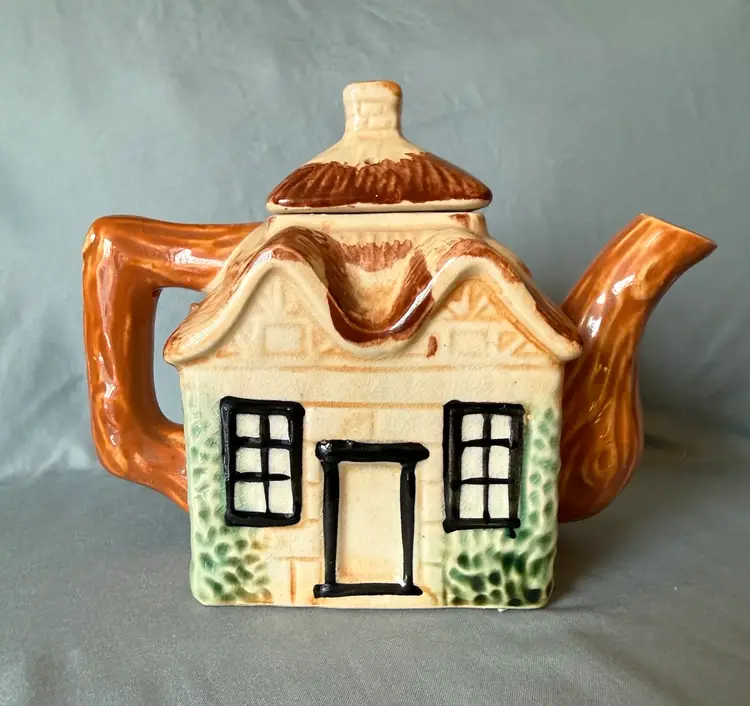 Vintage Cottage Ware Tea Set