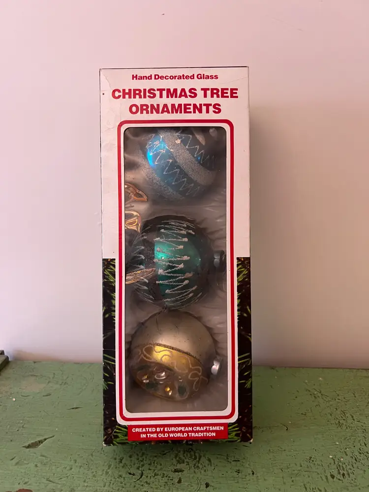 Retro Metallic Glitter Christmas Bulb Ball Ornaments. Old Wordle Romania 3.25" Diameter. Nostalgic Holiday