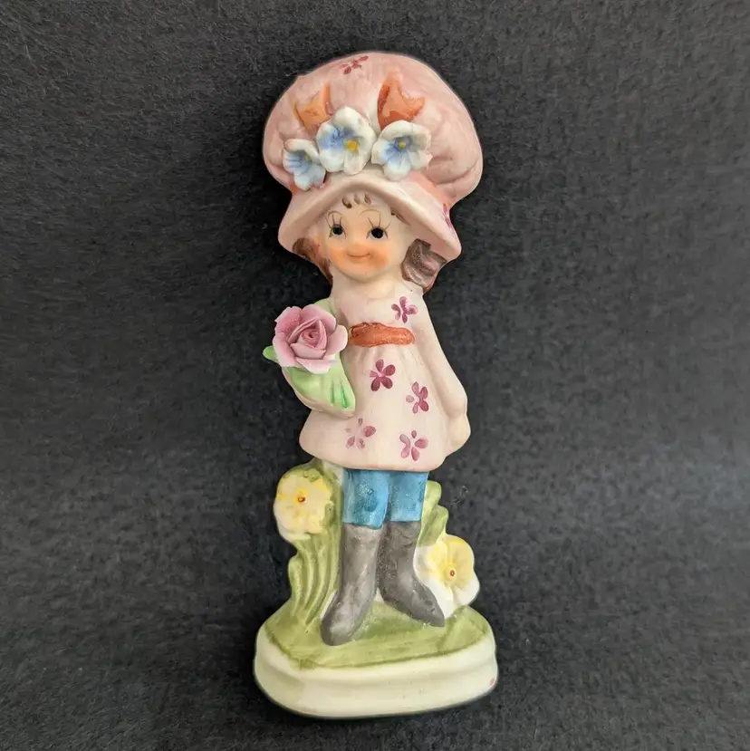 Vintage Napco Holly Hobbie Figurine Porcelain Big Bonnet Flowers 1970s Cottagecore