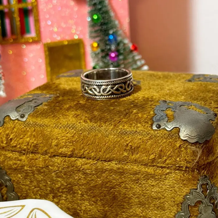 Sterling Silver Celtic Knot Band Ring Size 7