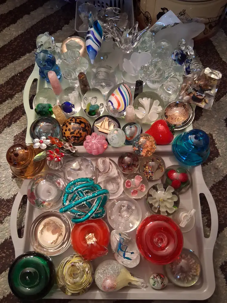 Pop-Up Paperweight / Glass Figurines Clearance!! 