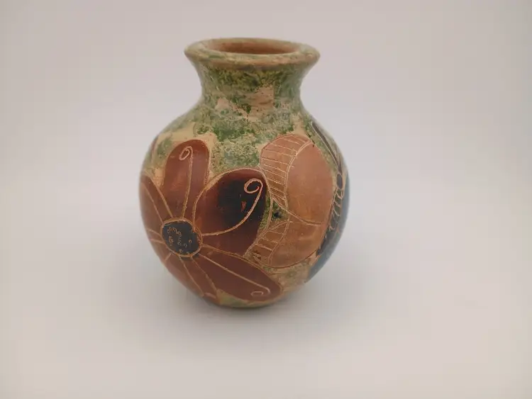Honduran pottery bud vase