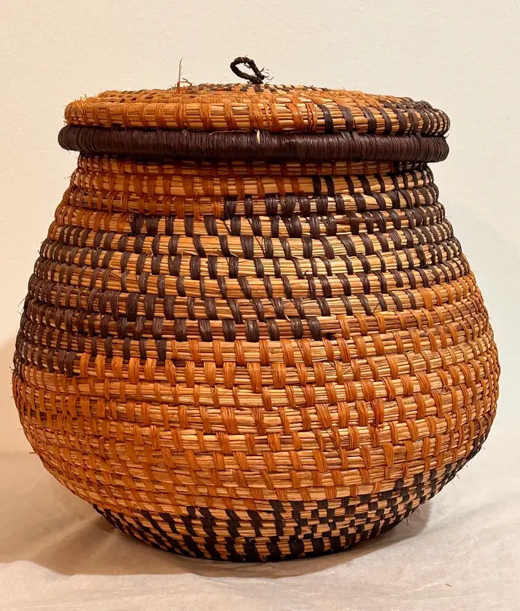 Antique Northeast Native American Indian Wood Ash Splint Basket And Lid